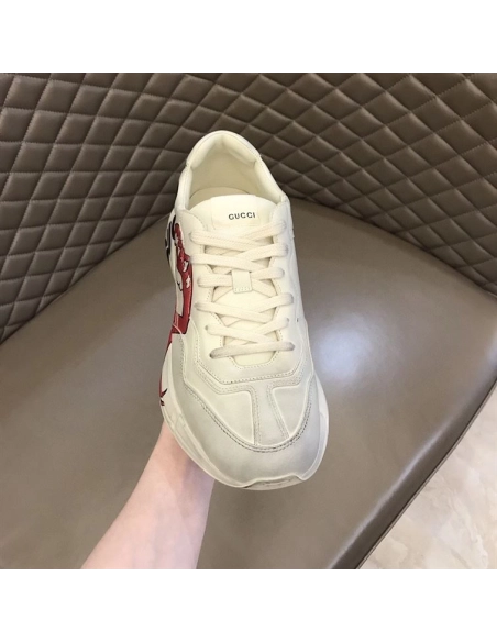 FashionStatement,GUCCI,IconicStyle,ItalianCraftsmanship,LuxuryFootwear,SNEAKER