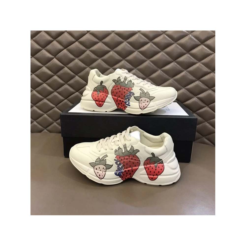 FashionStatement,GUCCI,IconicStyle,ItalianCraftsmanship,LuxuryFootwear,SNEAKER