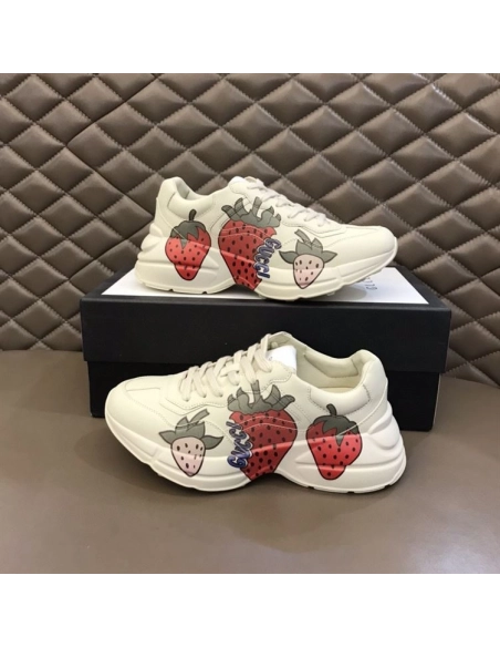 FashionStatement,GUCCI,IconicStyle,ItalianCraftsmanship,LuxuryFootwear,SNEAKER