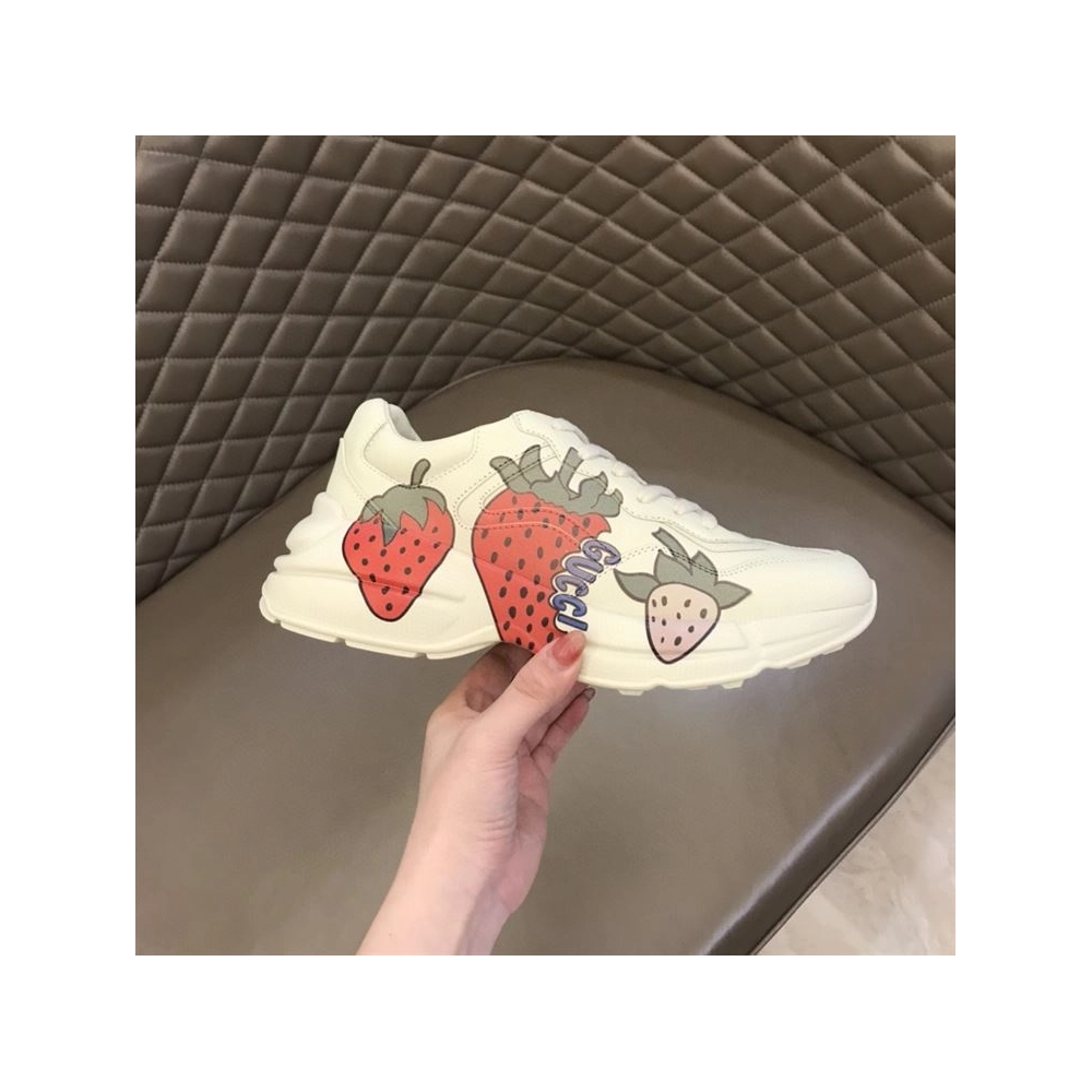 FashionStatement,GUCCI,IconicStyle,ItalianCraftsmanship,LuxuryFootwear,SNEAKER