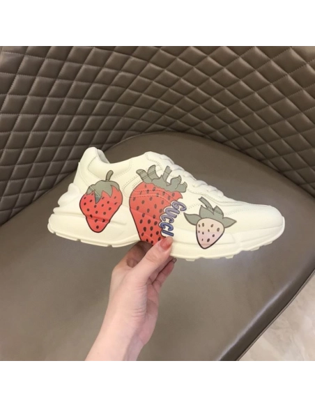 FashionStatement,GUCCI,IconicStyle,ItalianCraftsmanship,LuxuryFootwear,SNEAKER