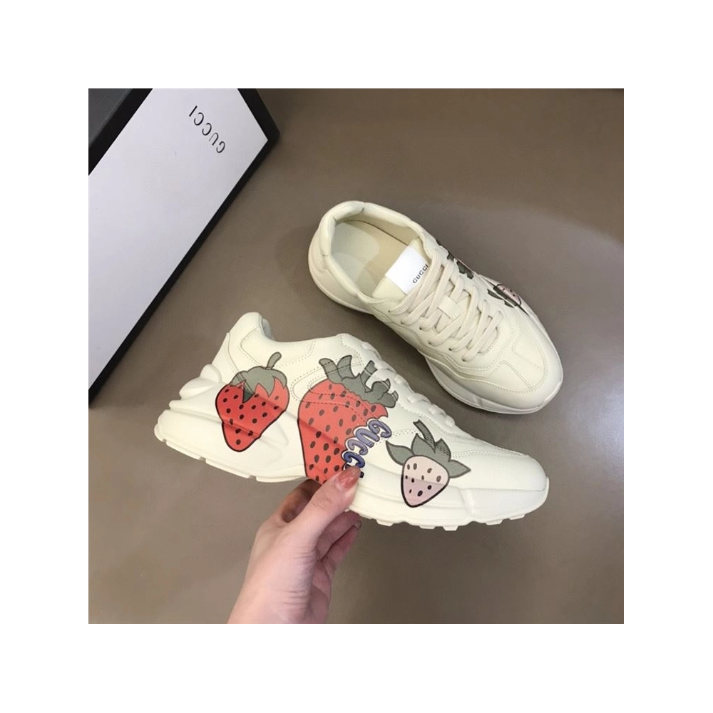 FashionStatement,GUCCI,IconicStyle,ItalianCraftsmanship,LuxuryFootwear,SNEAKER