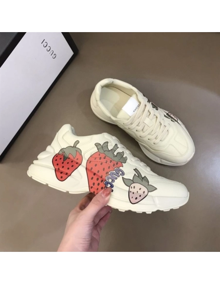 FashionStatement,GUCCI,IconicStyle,ItalianCraftsmanship,LuxuryFootwear,SNEAKER