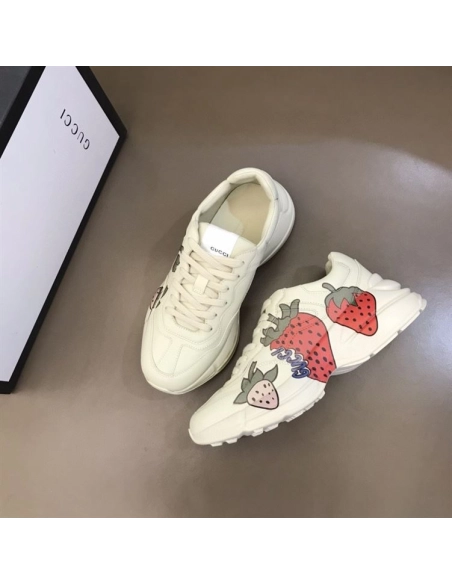 FashionStatement,GUCCI,IconicStyle,ItalianCraftsmanship,LuxuryFootwear,SNEAKER