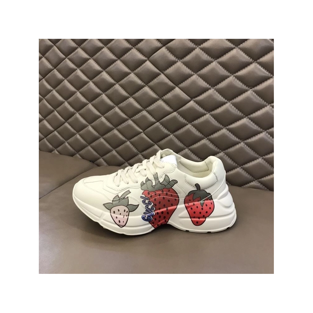 FashionStatement,GUCCI,IconicStyle,ItalianCraftsmanship,LuxuryFootwear,SNEAKER