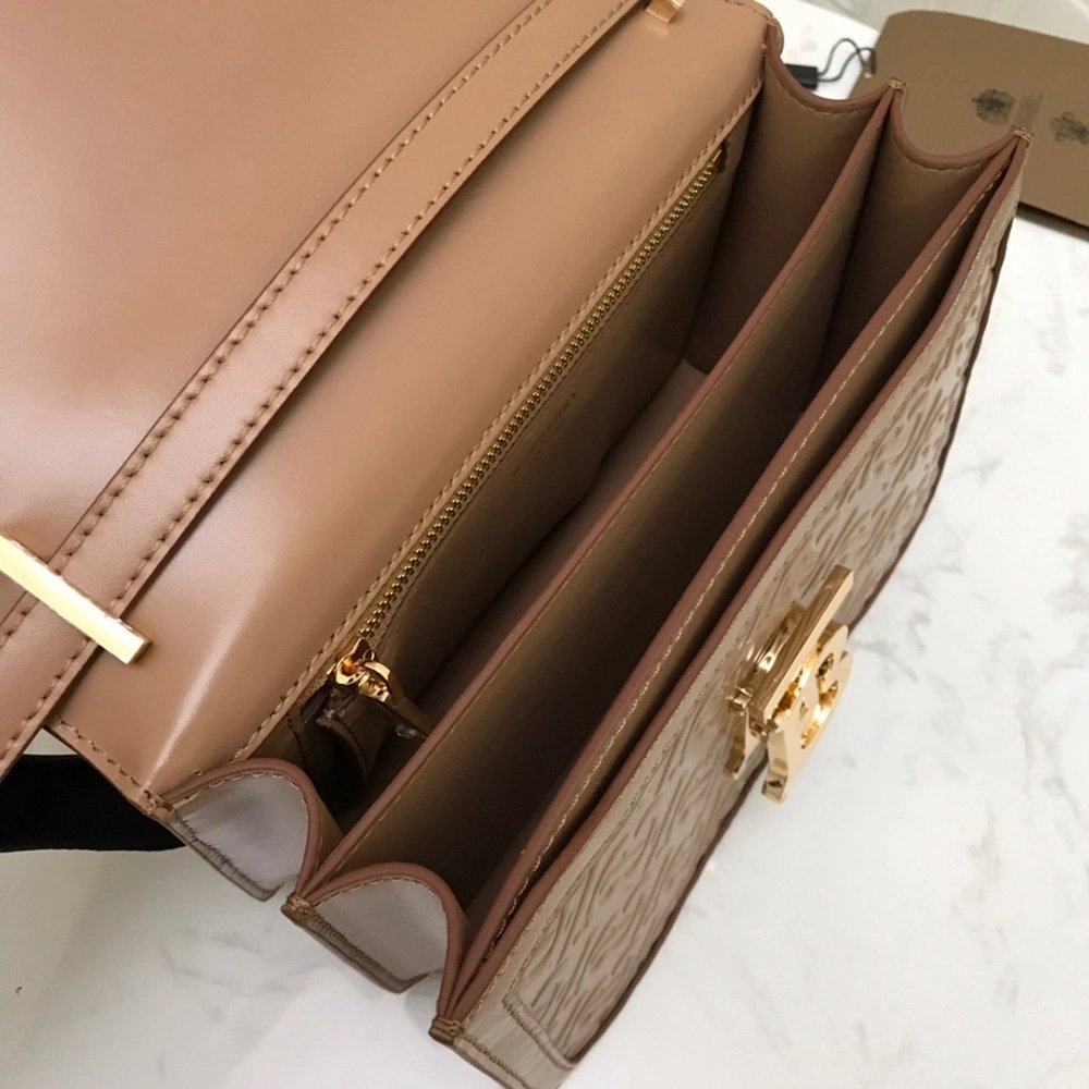 Burberry Bags 750678 21X16X6cm