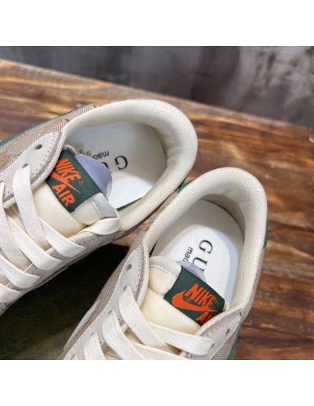 FashionStatement,GUCCI,IconicStyle,ItalianCraftsmanship,LuxuryFootwear,SNEAKER