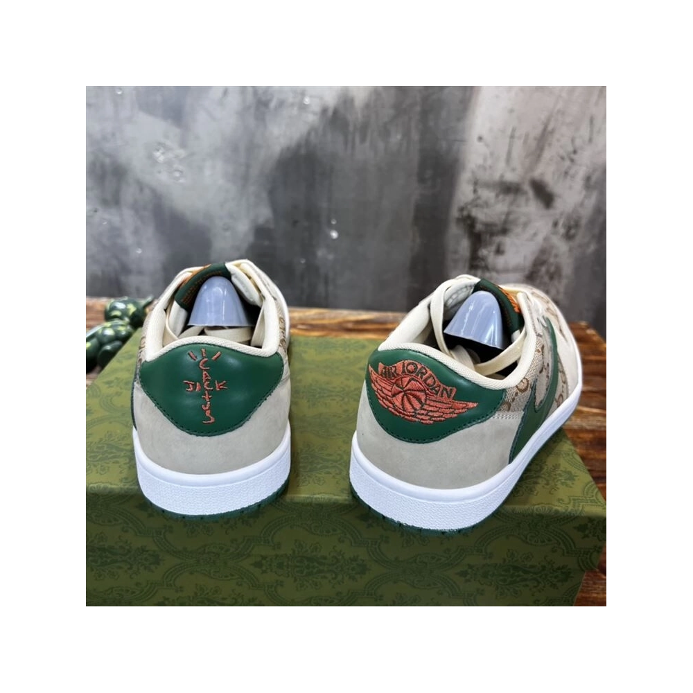 FashionStatement,GUCCI,IconicStyle,ItalianCraftsmanship,LuxuryFootwear,SNEAKER