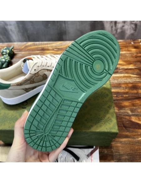 FashionStatement,GUCCI,IconicStyle,ItalianCraftsmanship,LuxuryFootwear,SNEAKER