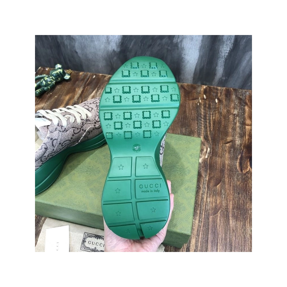 FashionStatement,GUCCI,IconicStyle,ItalianCraftsmanship,LuxuryFootwear,SNEAKER