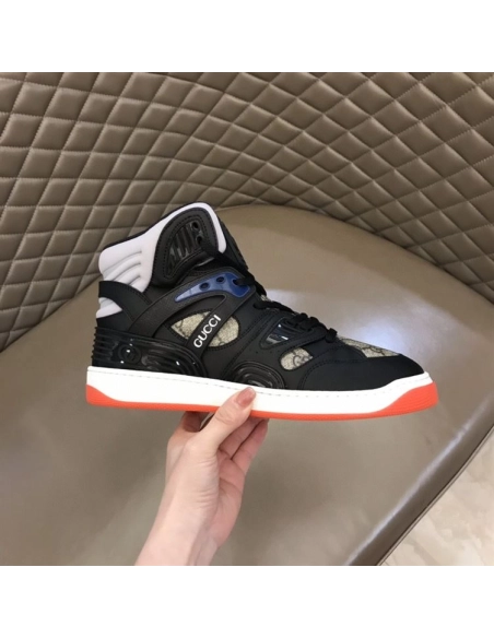 FashionStatement,GUCCI,IconicStyle,ItalianCraftsmanship,LuxuryFootwear,SNEAKER