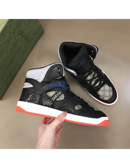 FashionStatement,GUCCI,IconicStyle,ItalianCraftsmanship,LuxuryFootwear,SNEAKER