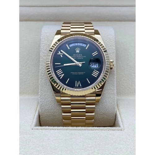 Day Date M228238-0069 Gradient Green Size 40