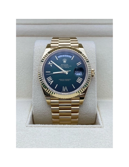 Day Date M228238-0069 Gradient Green Size 40