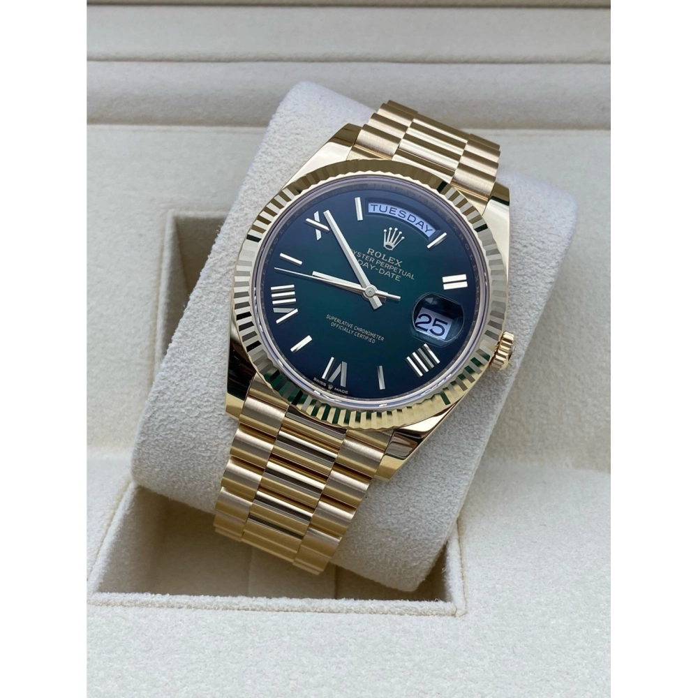 Day Date M228238-0069 Gradient Green Size 40
