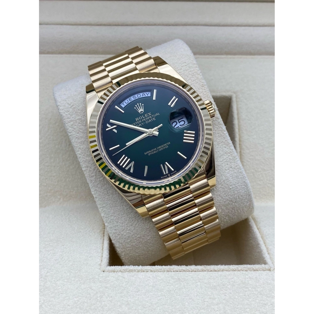 Day Date M228238-0069 Gradient Green Size 40