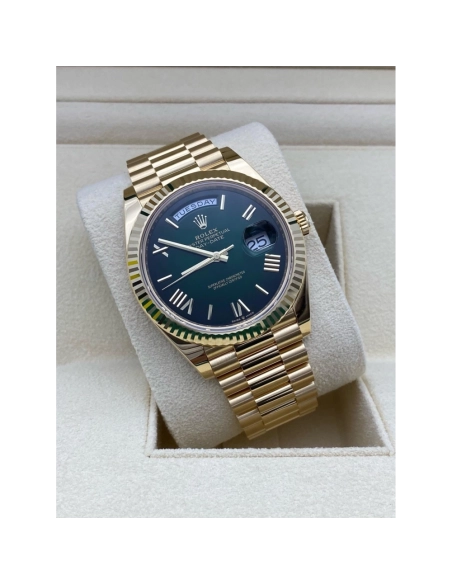 Day Date M228238-0069 Gradient Green Size 40