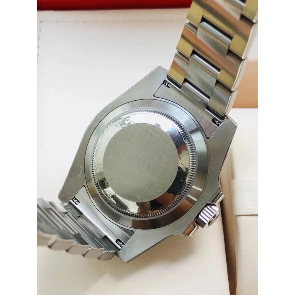 Submariner 116610LV-0002 Green Dial Size 40mm