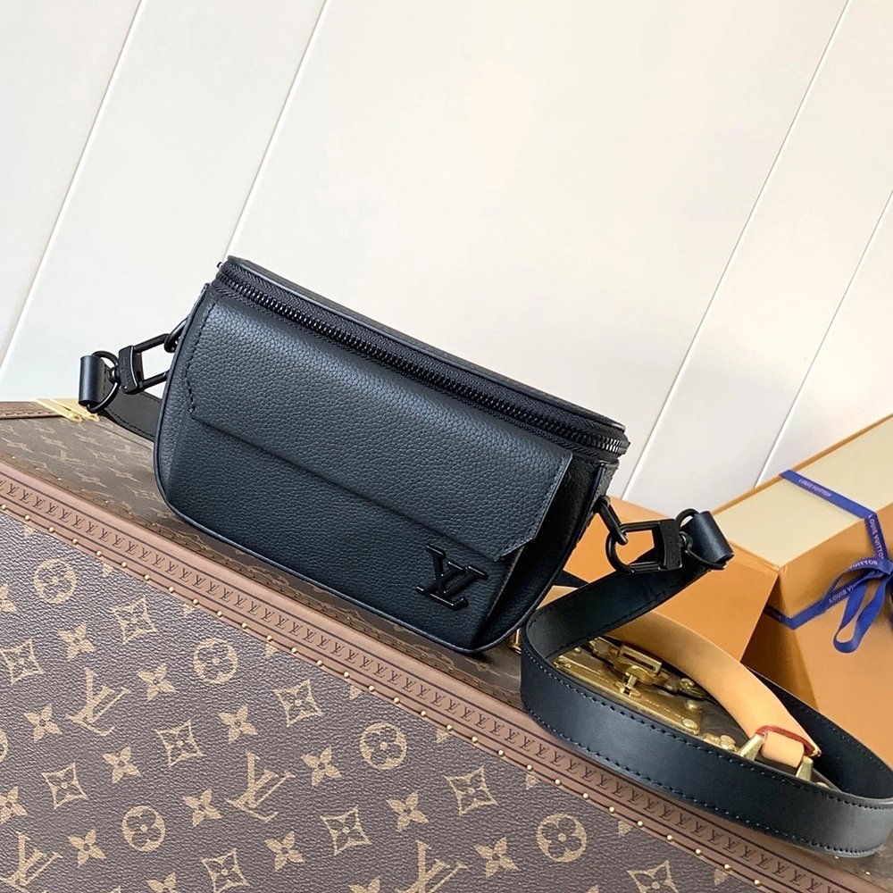 Louis Vuitton Pilot Bags M83563 20X12X5.5cm,Louis Vuitton Bags