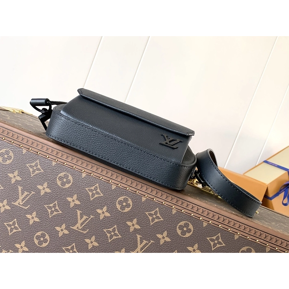 Louis Vuitton Pilot Bags M83563 20X12X5.5cm,Louis Vuitton Bags