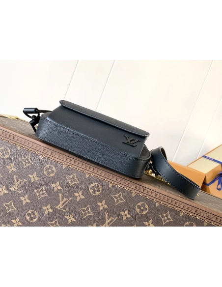 Louis Vuitton Pilot Bags M83563 20X12X5.5cm,Louis Vuitton Bags