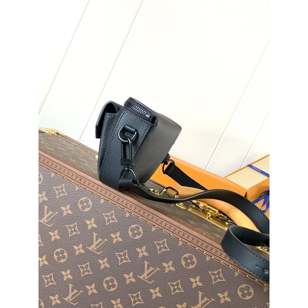 Louis Vuitton Pilot Bags M83563 20X12X5.5cm,Louis Vuitton Bags