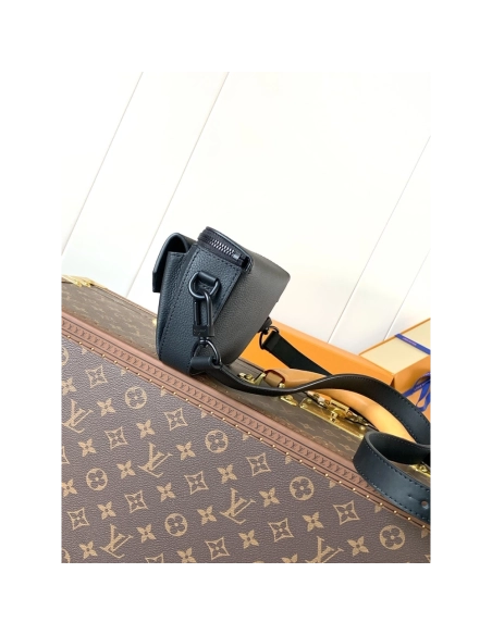 Louis Vuitton Pilot Bags M83563 20X12X5.5cm,Louis Vuitton Bags