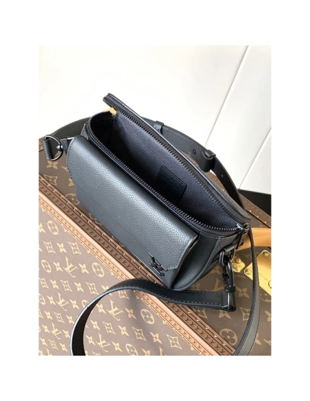 Louis Vuitton Pilot Bags M83563 20X12X5.5cm,Louis Vuitton Bags