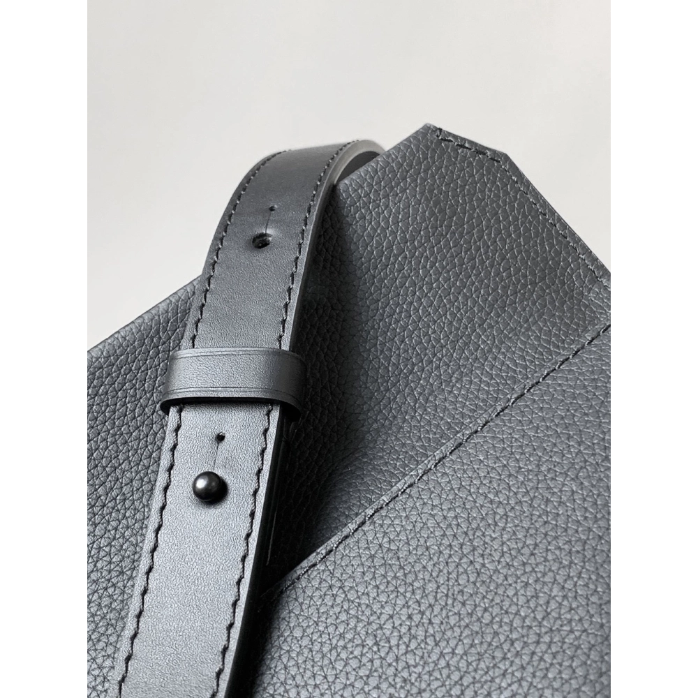 Louis Vuitton Pilot Bags M83563 20X12X5.5cm,Louis Vuitton Bags